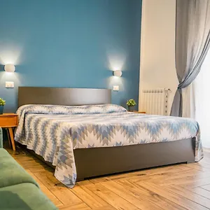Bed and breakfast Hub Ferroviario - 12 Posti Letto Per Il Tuo Gruppo A Con Wifi E Netflix, Nápoles